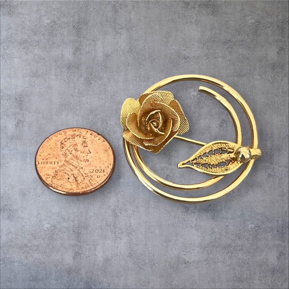 Vintage flower brooch gold tone - Picture 4 of 4